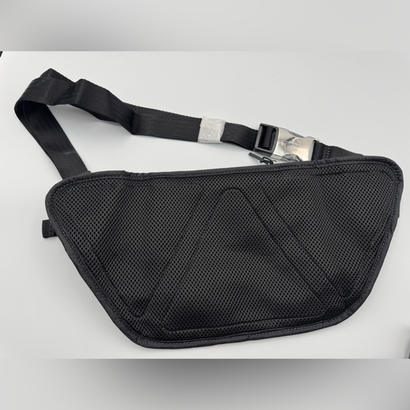 🆕 Athleta Black Excursion Waistbag - Picture 2 of 13